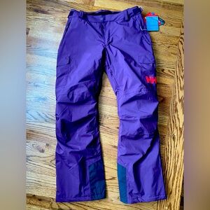 NWT Helly Hansen women’s Switch Cargo Insulated ski pants